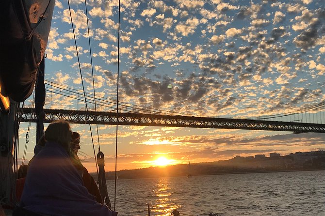 2 Hour Lisbon Sunset and Wine Sailing Tour - Finding the boat at Alcântara