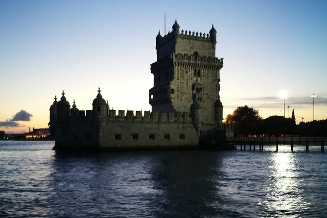 2-Hour Lisbon Traditional Boats Sunset Cruise with White Wine - Commentary, languages, and crew service