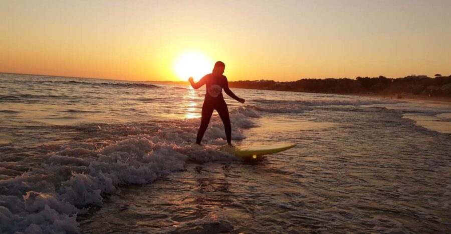 Albufeira: 2-Hour Falesia Beach Surf Lesson - Why Falésia Beach works so well for a first lesson