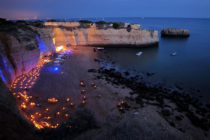 Albufeira: 6-Hour Sunset Dinner Catamaran Cruise with Open Bar - Arriving at the beach for dinner