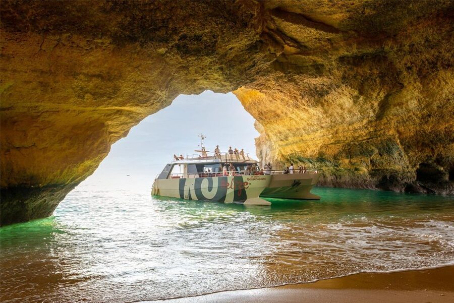 Albufeira: Algarve 3-Hour Benagil Sunset and Coastline Tour - Settling aboard the Belize Segundo