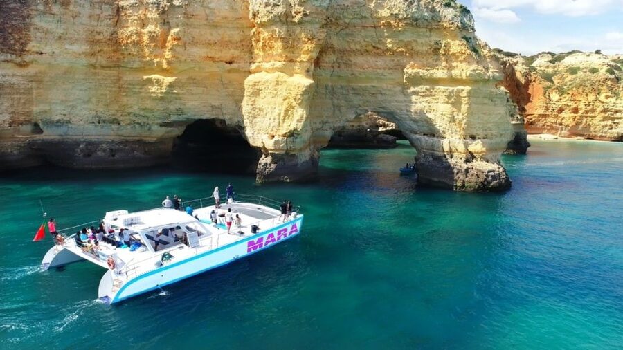 Albufeira: Catamaran Cruise with BBQ & Open Bar on the Beach - Seeing Benagil, Galé, and Carvoeiro by boat