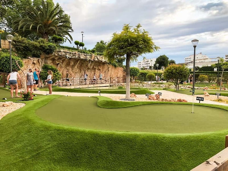 Albufeira: MiniGolf Adventure Park Entry Ticket - Food, drinks, and the end of the game
