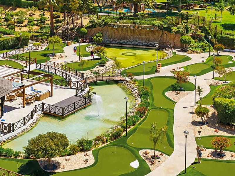 Albufeira: MiniGolf Adventure Park Entry Ticket - Starting your round and choosing your pace