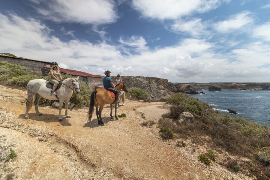 Algarve: 1-Hour Carrapateira Horseback Riding Tour - What the $82 price really buys you