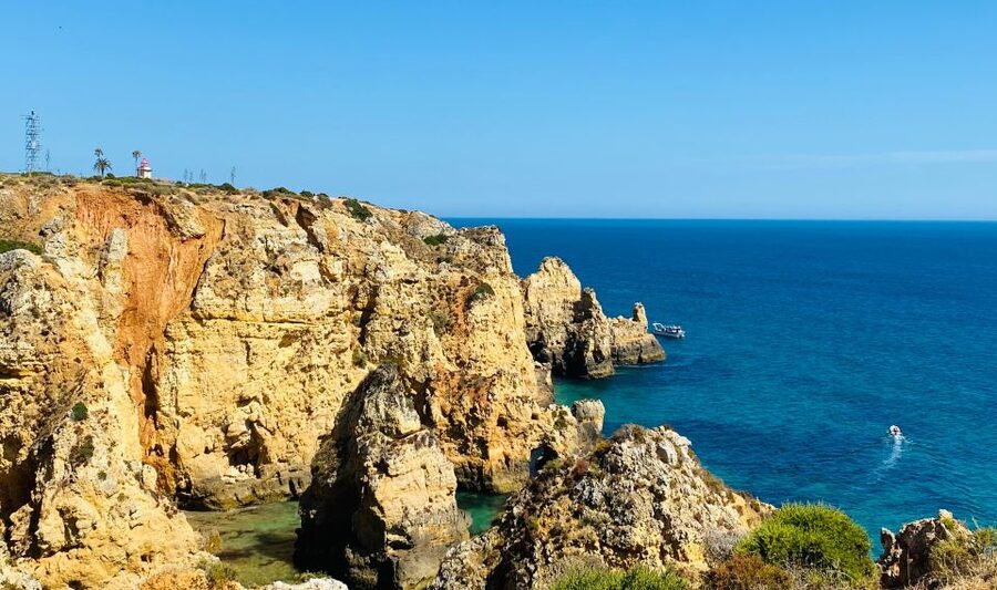 Algarve: Lagos Sightseeing guided Tour with e-bikes - What the guide adds to the ride