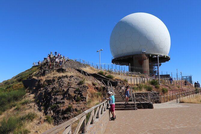 Arieiro Peak, Santana & Ponta São Lourenço in Open Roof 4X4 Tour - Guides, driving, and the open-roof 4x4