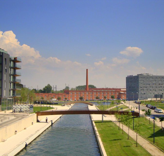 Aveiro: Boat Cruise and City Walking Tour with Sweet Tasting - Boarding a traditional Moliceiro