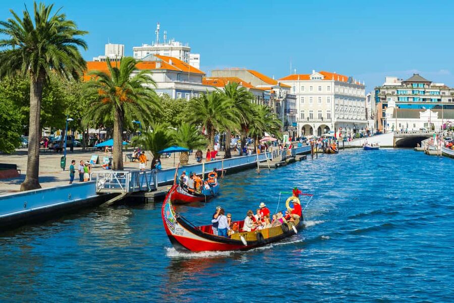 Aveiro: Half-Day Tour from Porto with Cruise - The drive from Porto to Aveiro