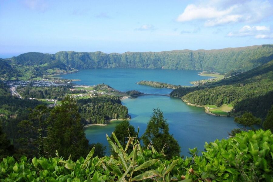 Azores: Sete Cidades Scenic Jeep Tour from Ponta Delgada - What the guides add to the day