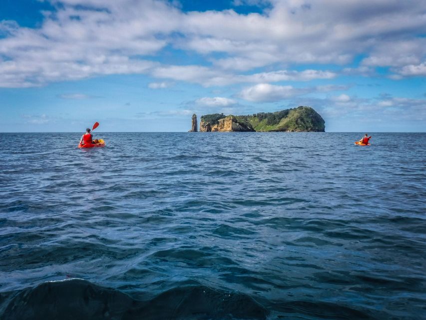 Azores: Vila Franca do Campo Islet Kayaking Experience - Paddling across open Atlantic water