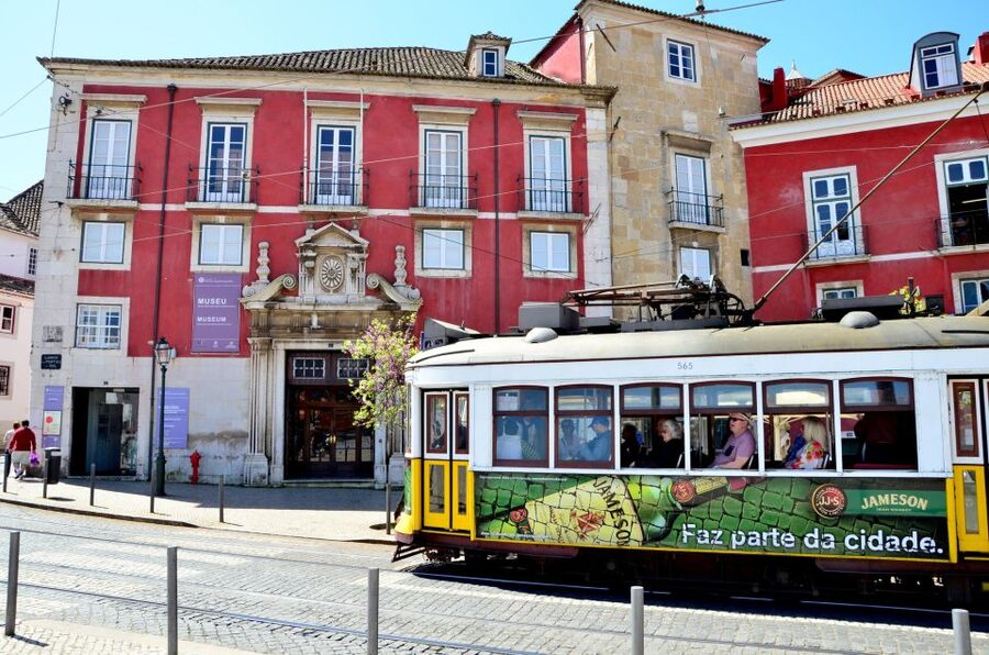 Best of Lisbon Walking Tour: Rossio, Chiado & Alfama - Starting in Rossio, Lisbon’s natural meeting place