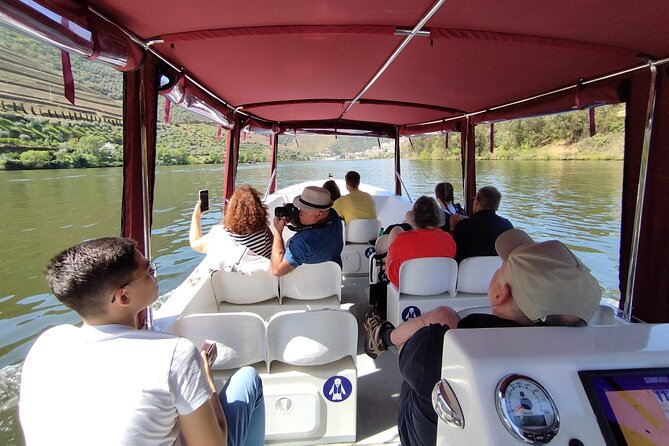 Boat tour 50min through the river Douro in Pinhão - Why this short Douro cruise works so well