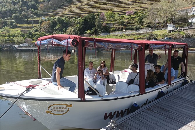 Boat tour 50min through the river Douro in Pinhão - The route: vineyards, quintas, and river views