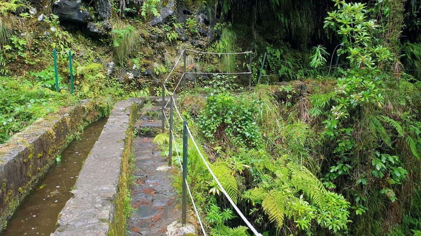 Caldeirão Verde: Queimadas PR9 Transfer and Self-Guided Hike - What to wear and pack