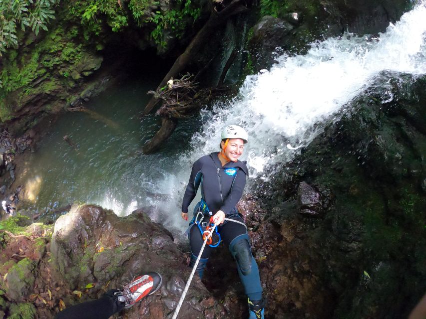 Canyoning in Ribeira dos Caldeirões - The walk to the stream