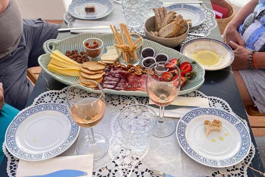 Carvoeiro/Portimão/Alvor: Wine Tour w/ Tasting, Tapas, Music - Paulo and Gorete’s personal hosting