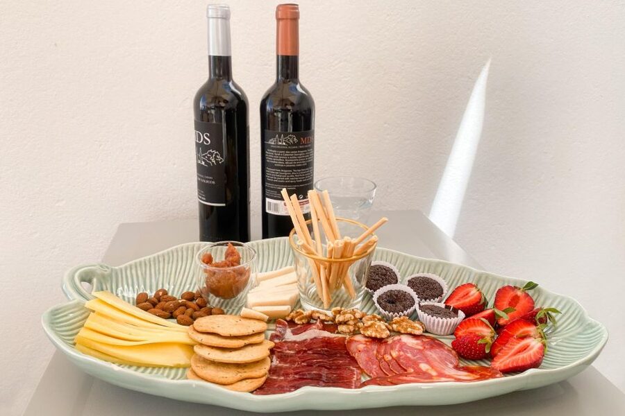 Carvoeiro/Portimão/Alvor: Wine Tour w/ Tasting, Tapas, Music - Shared tour or private experience with transport