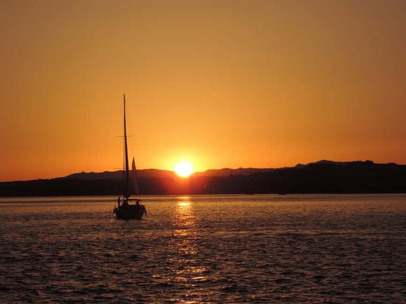 Cascais: Sunset Boat Trip with Welcome Drinks - Seeing Cascais from the sea