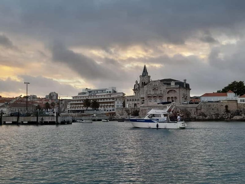 Cascais: Sunset Boat Trip with Welcome Drinks - The turn toward Costa da Guia