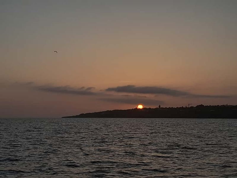 Cascais: Sunset Boat Trip with Welcome Drinks - Timing, weather, and practical expectations