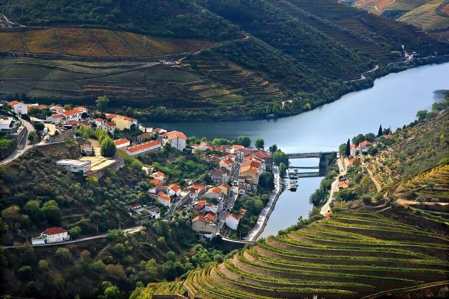 Day Cruise from Porto to Pinhão with Breakfast and Lunch - Breakfast sets the pace on the lower Douro