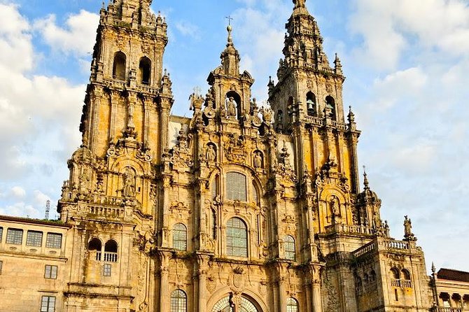 Day Trip from Porto to Santiago de Compostela and Valença - The minibus ride through northern Portugal