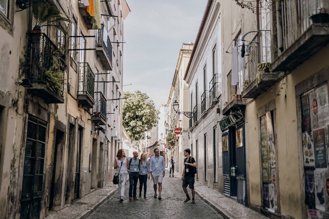 Devour Lisbon Bairro Alto Evening Food & Wine Tour - Faz Frio: an opening taste of Portuguese table culture