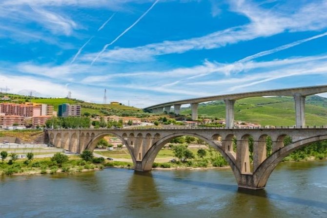 Douro Valley Cruise Porto to Pinhão: Breakfast, Lunch and Tasting - Why the Douro Looks Best From a Boat