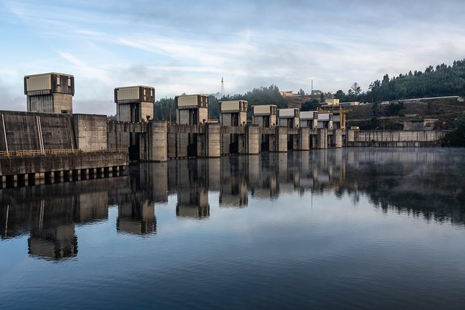 Douro Valley Cruise Porto to Pinhão: Breakfast, Lunch and Tasting - Starting at Cais da Estiva in Porto