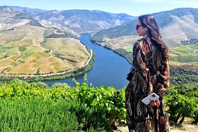 Douro Valley-Expert Guide-Boat-Lunch-Tastings-Offer wine bottle - Why this Douro Valley tour works from Porto