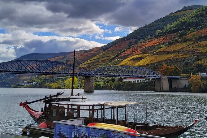 Douro Valley Prime Tour: Wine Tastings, Boat & Lunch from Porto - Leaving Porto for Vinho Verde country