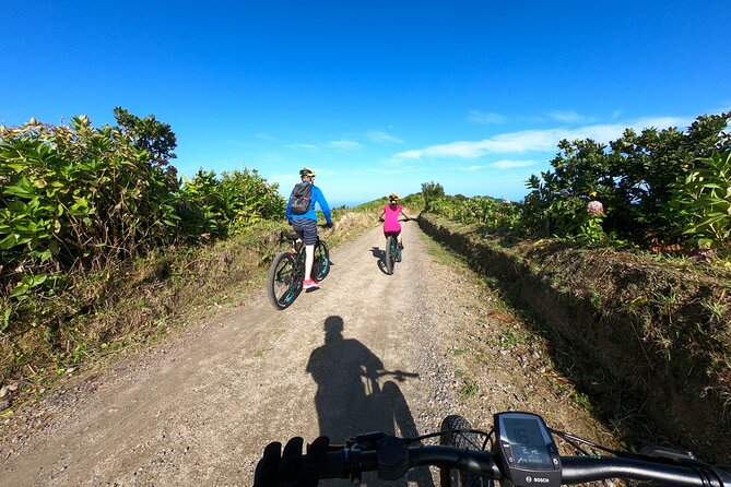 E-bike Sete Cidades- "All Mountain" bike program - Riding the crater rim and handling the roads