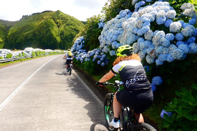 E-bike Sete Cidades- "All Mountain" bike program - Vista do Rei and the green and blue lakes