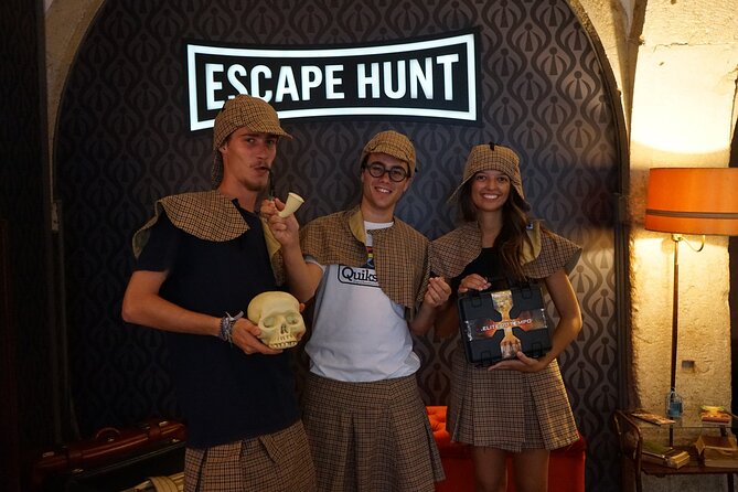 Escape Hunt Experience - Choosing between two and five players