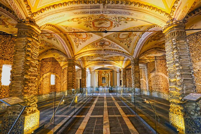 Évora: Private walking tour with tickets to main monuments - Why a Private Walk Works So Well in Évora