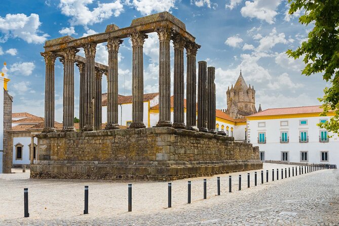Évora: Private walking tour with tickets to main monuments - Évora Cathedral and Its Rooftop View