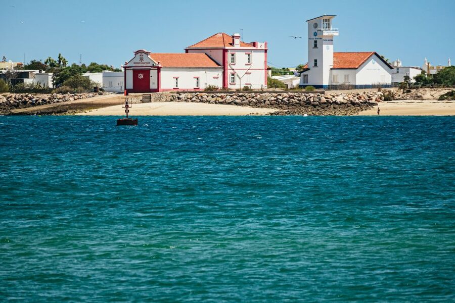 Faro: Deserta Island and Farol Island Catamaran Boat Trip - The short crossing to Deserta Island