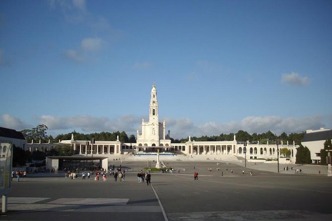 Fátima, Nazaré, and Óbidos: Small Group Tour From Lisbon - Nazaré, seafood, and the Atlantic from above