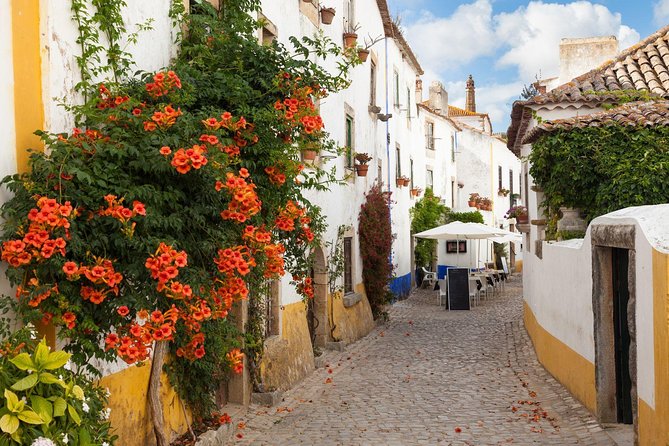 Fátima, Nazaré, and Óbidos: Small Group Tour From Lisbon - The lighthouse and North Beach viewpoints