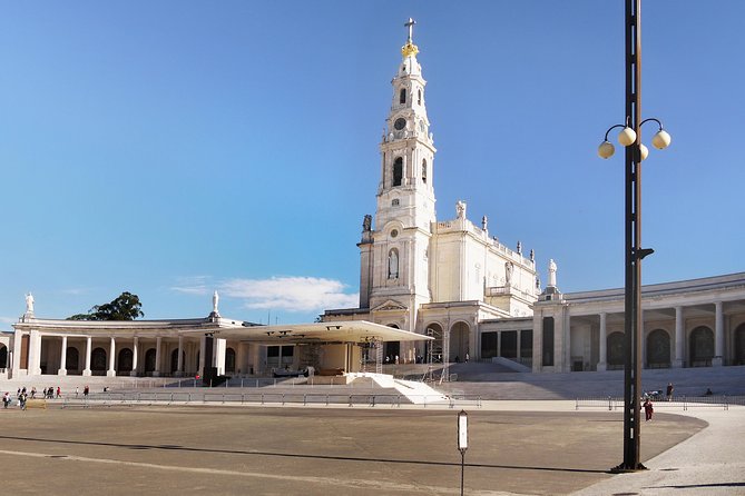 Fatima, Nazare, Obidos 8-People Small Group, Day-Tour from Lisbon - The guide makes or breaks a packed itinerary