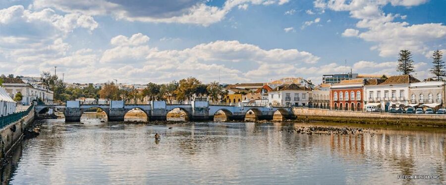 From Albufeira: Full-Day Tour of Algarve Eastern's Finest - What the guide adds to a long driving day
