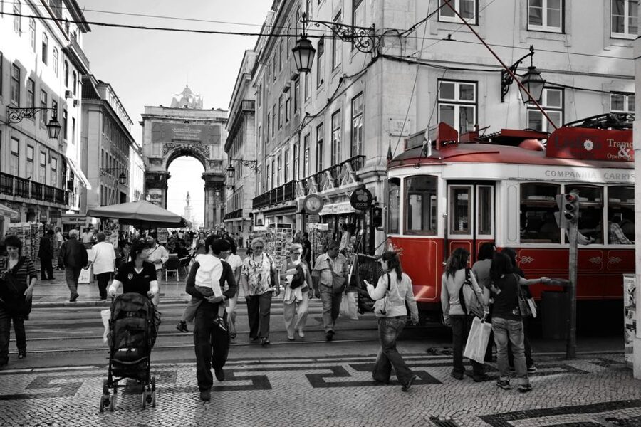 From Algarve: Lisbon City Tour with Shopping - The long Algarve-to-Lisbon road day