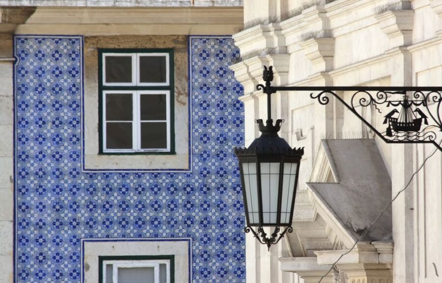 From Algarve: Lisbon City Tour with Shopping - From Empire Square to the center