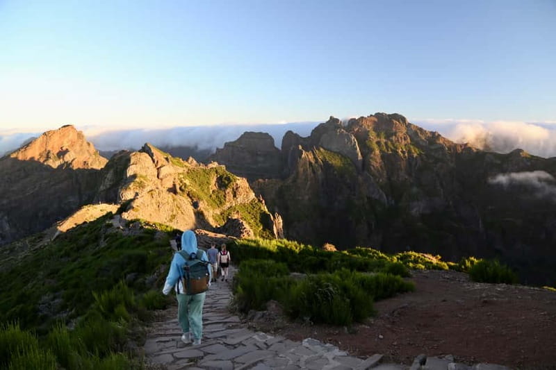 From Funchal: Transfer to Pico do Arieiro & Pico Ruivo Trail - Weather, clothing, and what to carry