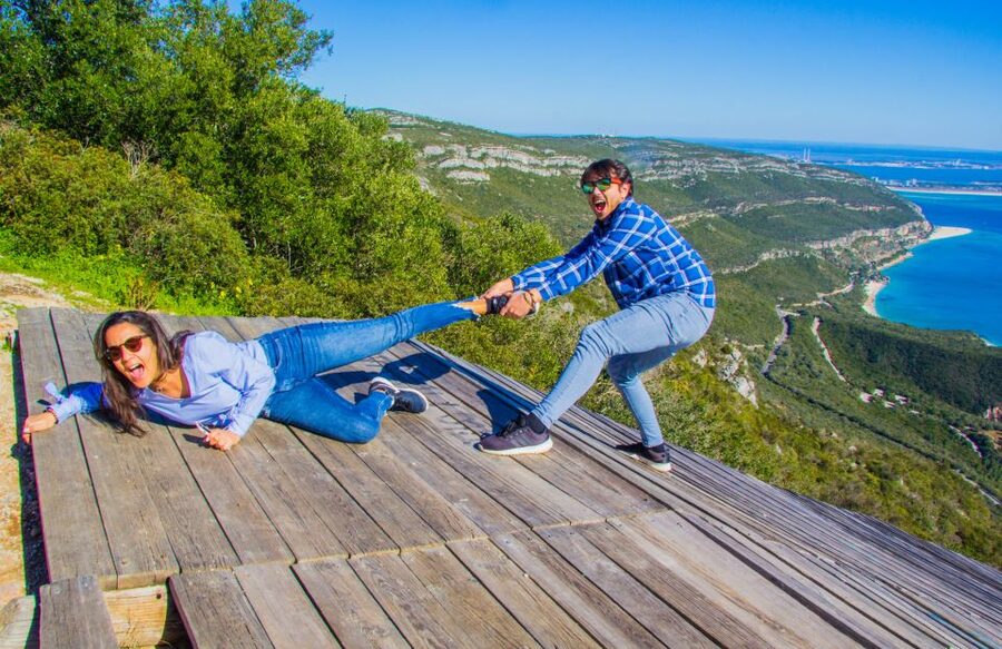From Lisbon: Arrábida Day Tour & Wine Tasting - Praia do Creiro: lunch beside the water