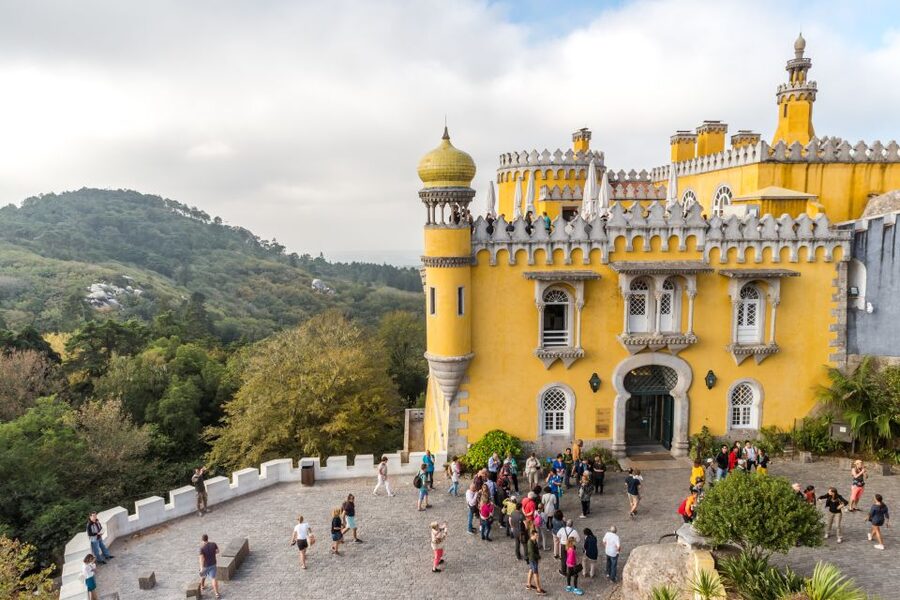 From Lisbon: Best of Sintra and Cascais Guided Day Tour - How the guide affects the quality of the day