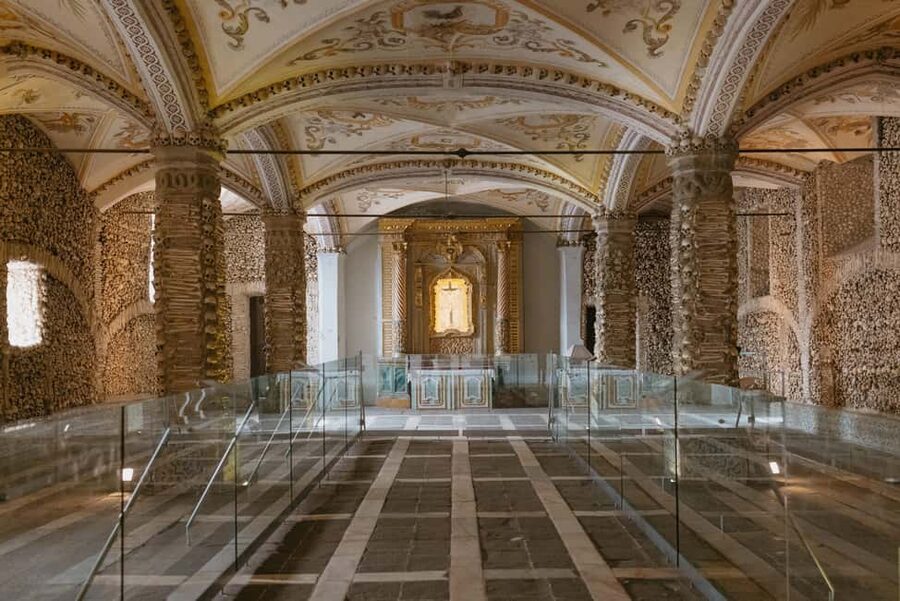 From Lisbon: Évora and Monsaraz Day Tour with Wine Tasting - Évora’s Roman temple and medieval center