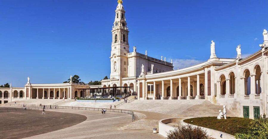 From Lisbon: Fátima, Batalha, Nazaré and Óbidos Day Tour - Key points at a glance