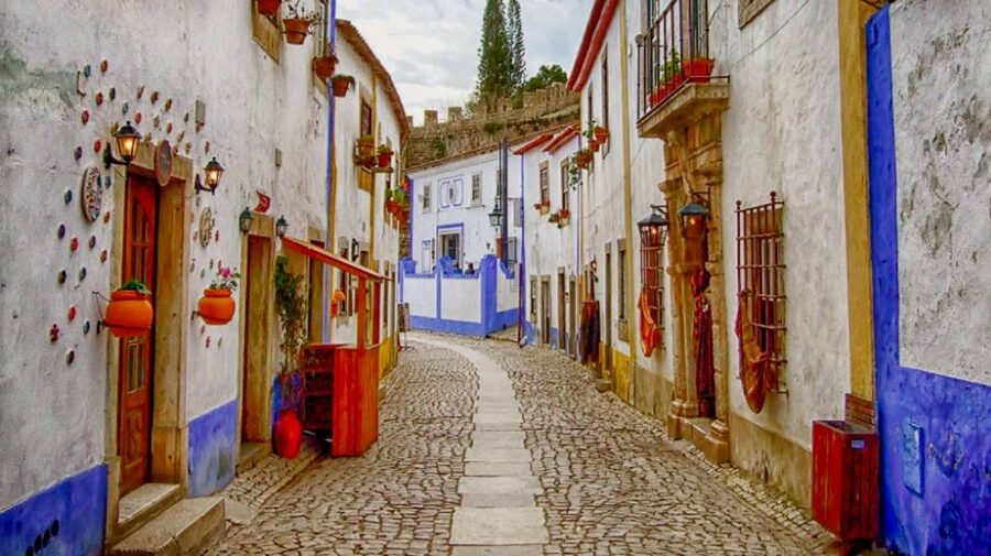 From Lisbon: Fátima, Batalha, Nazaré & Óbidos Full-Day Tour - The day at a glance